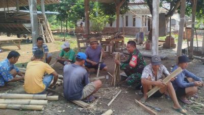 Persiapan LKBA, Babinsa Koramil 0602-04/Taktakan Bersama Masyarakat Melaksanakan Karya Bakti